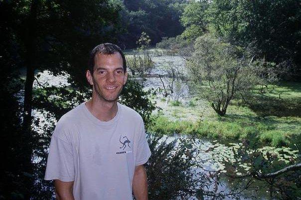 Jeff Abrahamson on the Gesvres near
      Nantes.  Photograph by Stéphane Birklé.